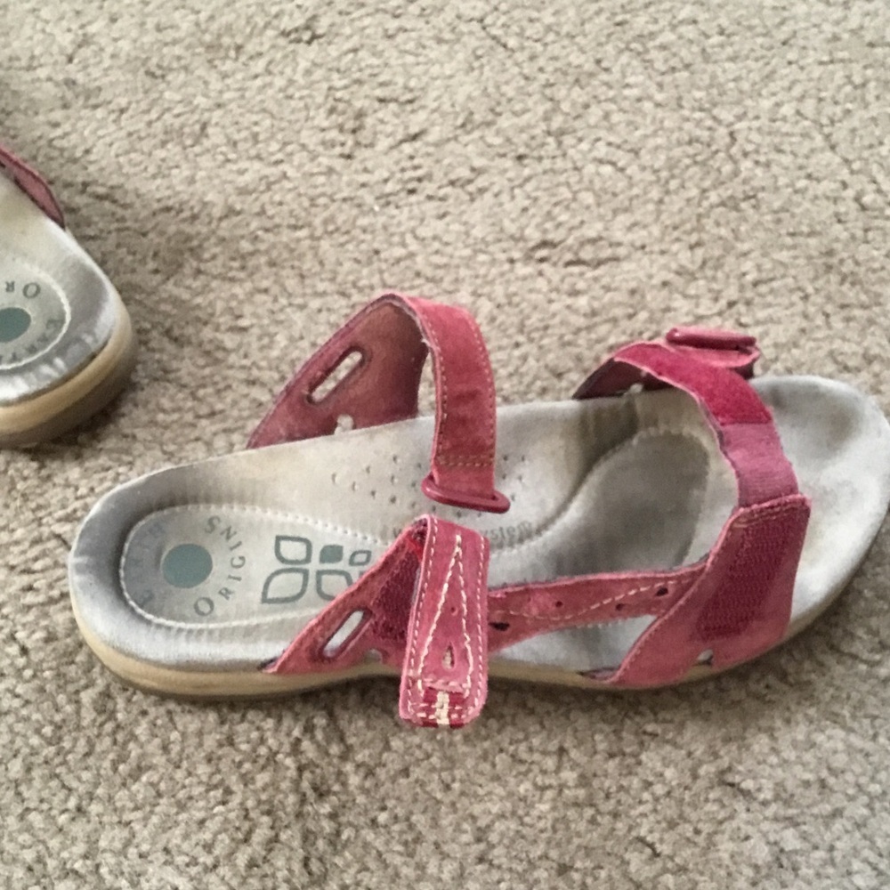 Earth Origins Pink/Red Suede Women's Sandals - Picture 3 of 5